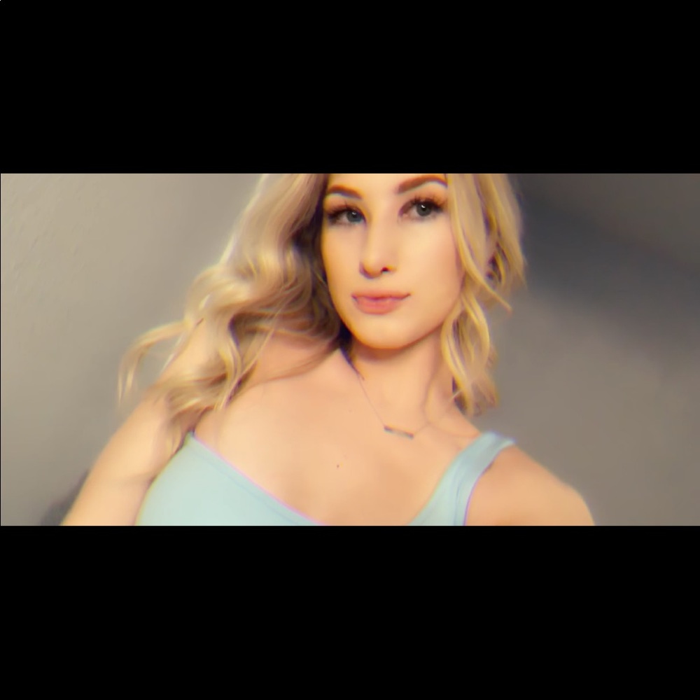 Hey Posh! Meet your seller! 😘